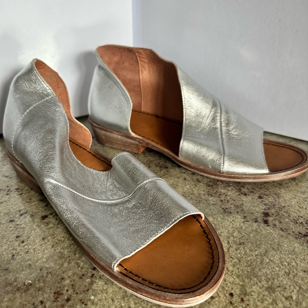 Free People Mont Blanc Silver Leather Sandals size 39 (US 9)